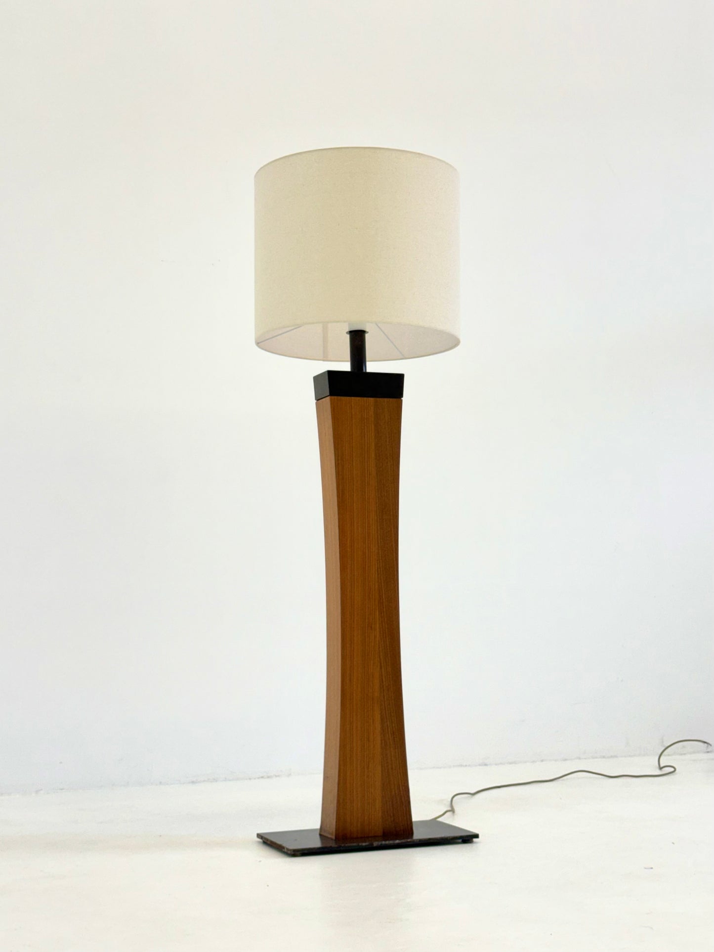 Italiaanse Mid Century vloerlamp van teakhout