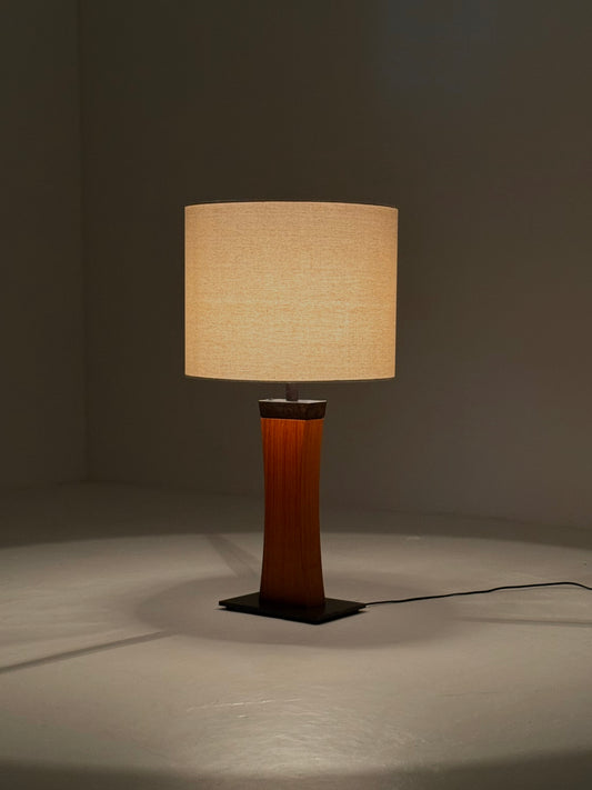 Italiaanse Mid Century tafellamp van teakhout