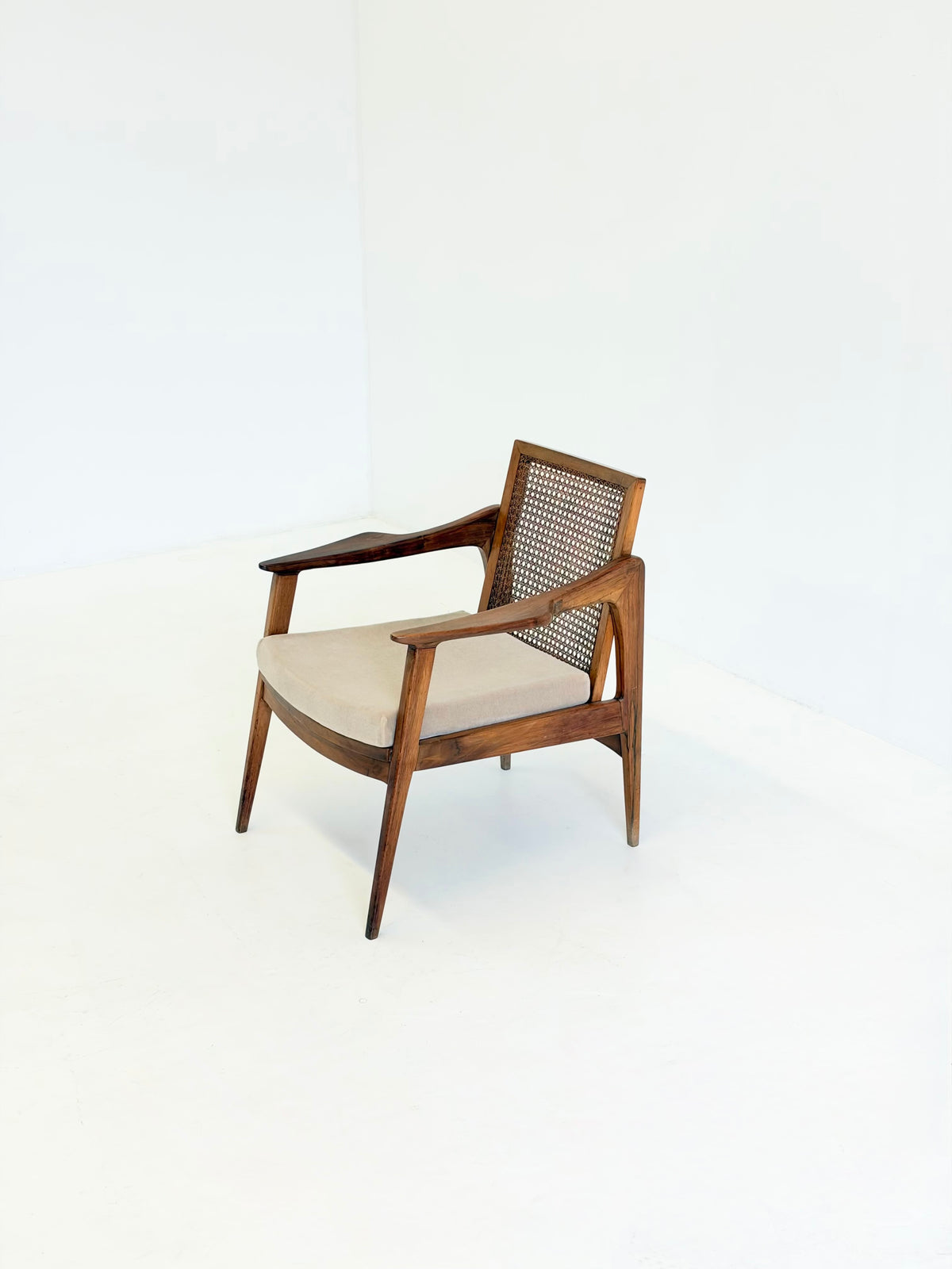 Mid Century Fauteuils van Notenhout en Rotan met Mohair
