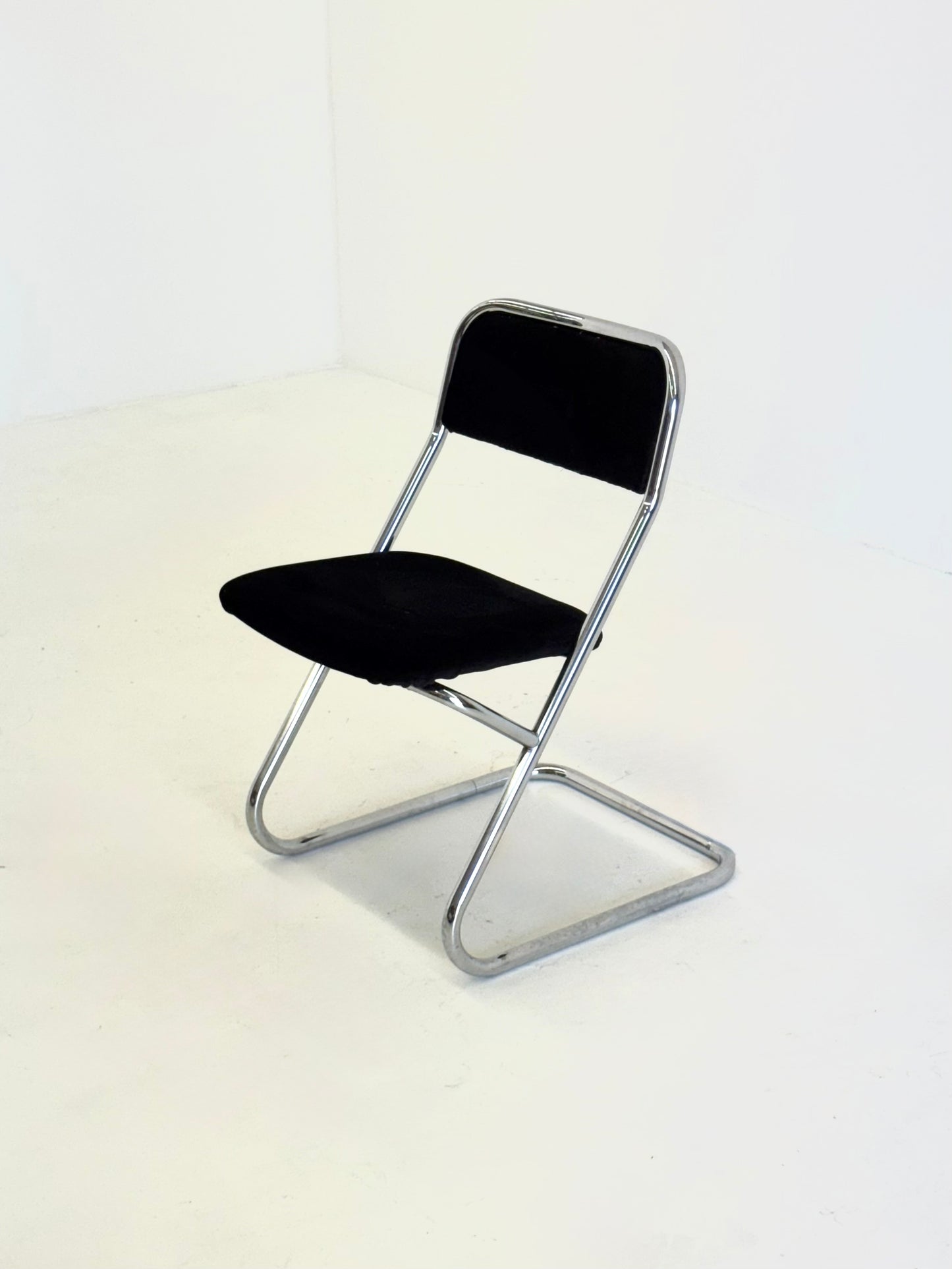 Set van 4 vintage buisframe eetkamerstoelen in zwart velvet