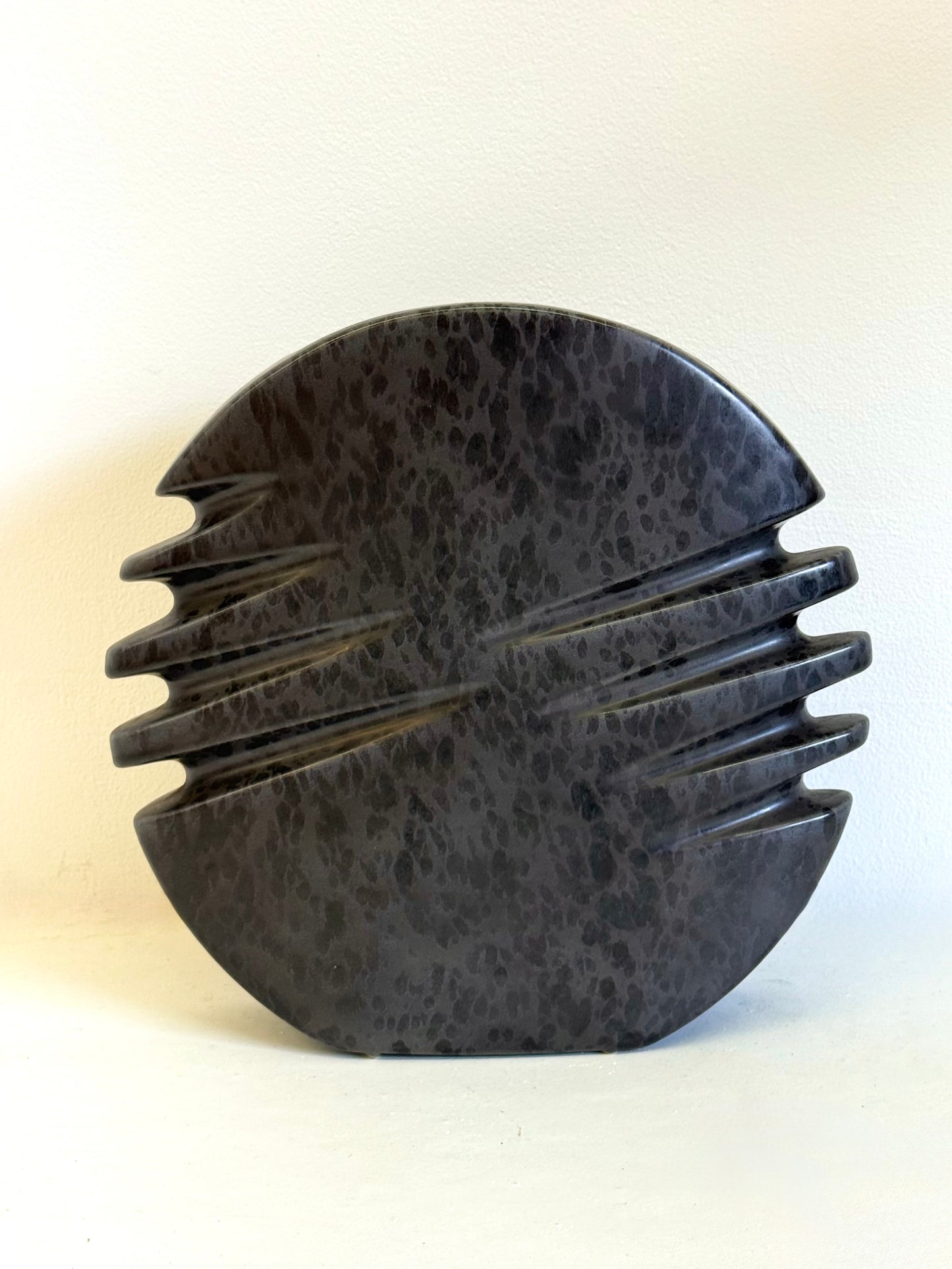 keramieke vaas van Nereo Boaretto in donkergrijs