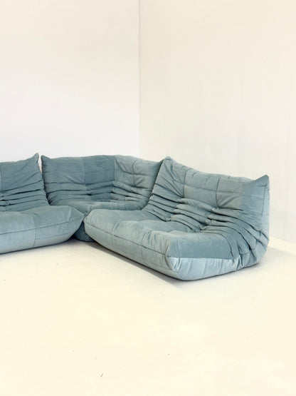 Ligne Roset Togo 2-zits in lichtblauw