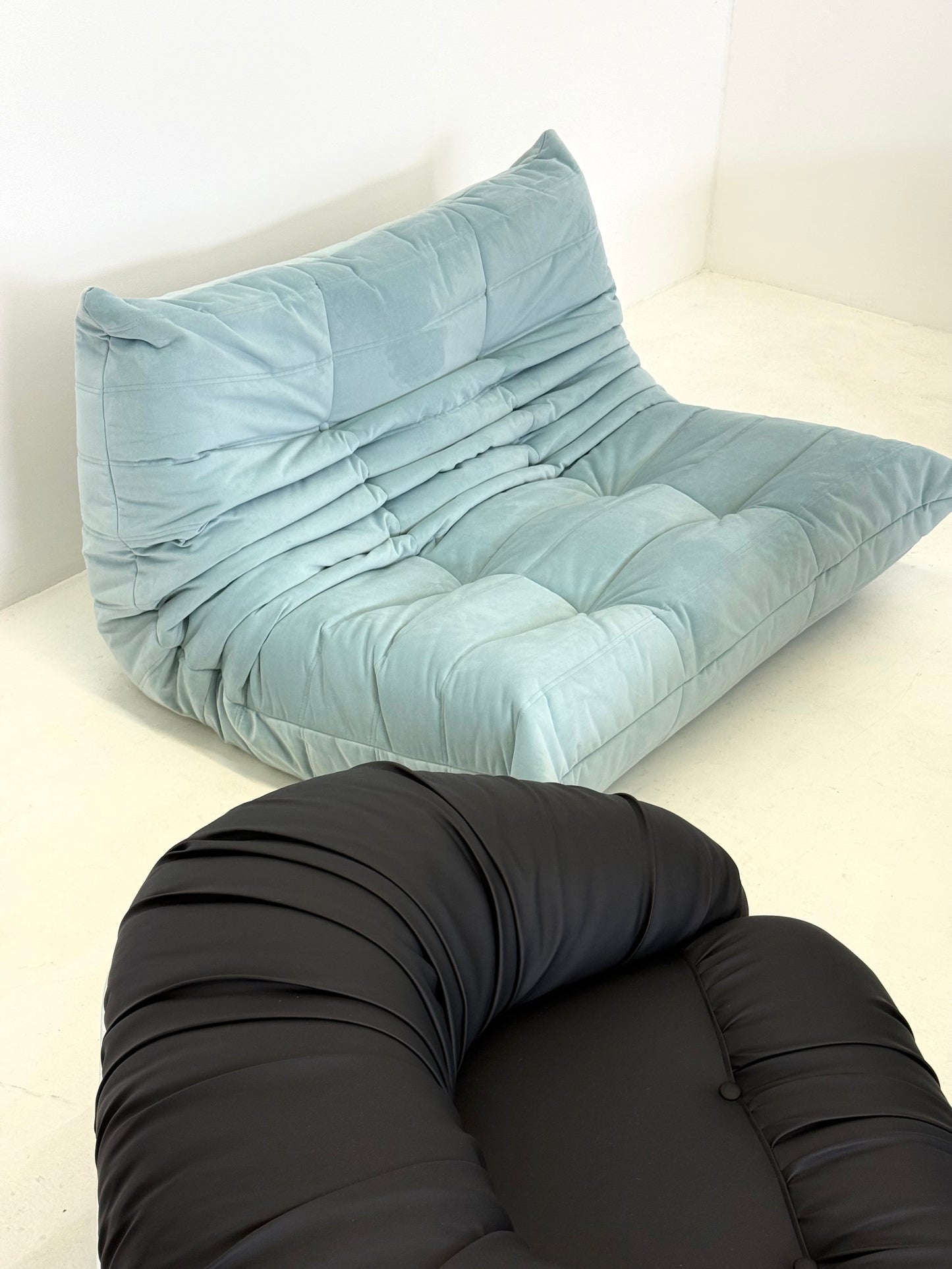 Ligne Roset Togo 2-zits in lichtblauw