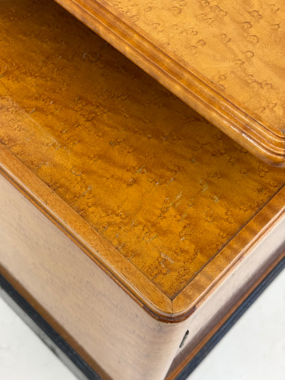 Set van 2 Art Deco nachtkastjes in wortel esdoornfineer