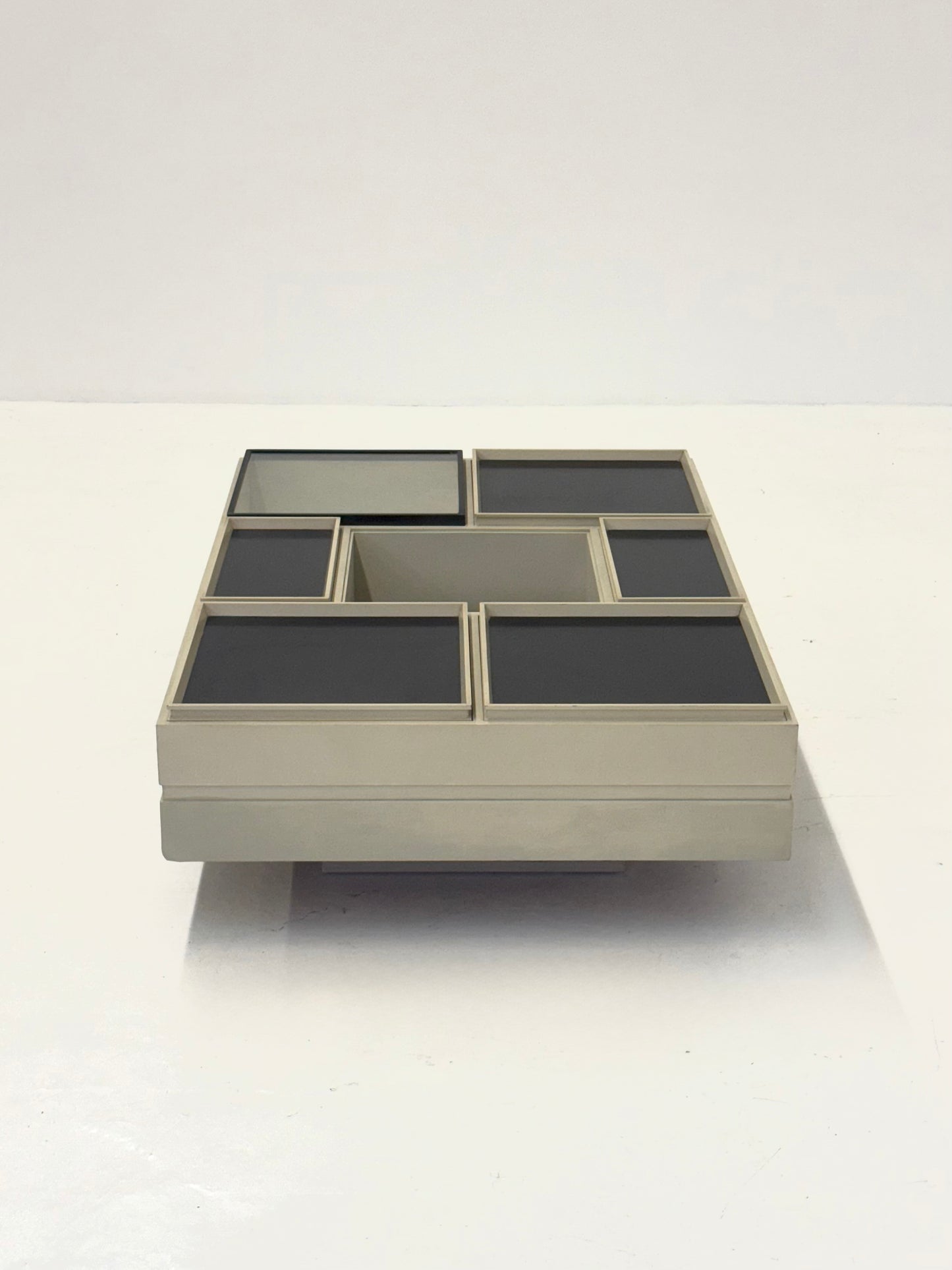 Modulaire witte salontafel ontworpen door Carlo Hauner voor Forma