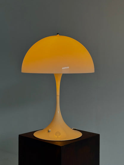 Louis Poulsen Panthella tafellamp door Verner Panton