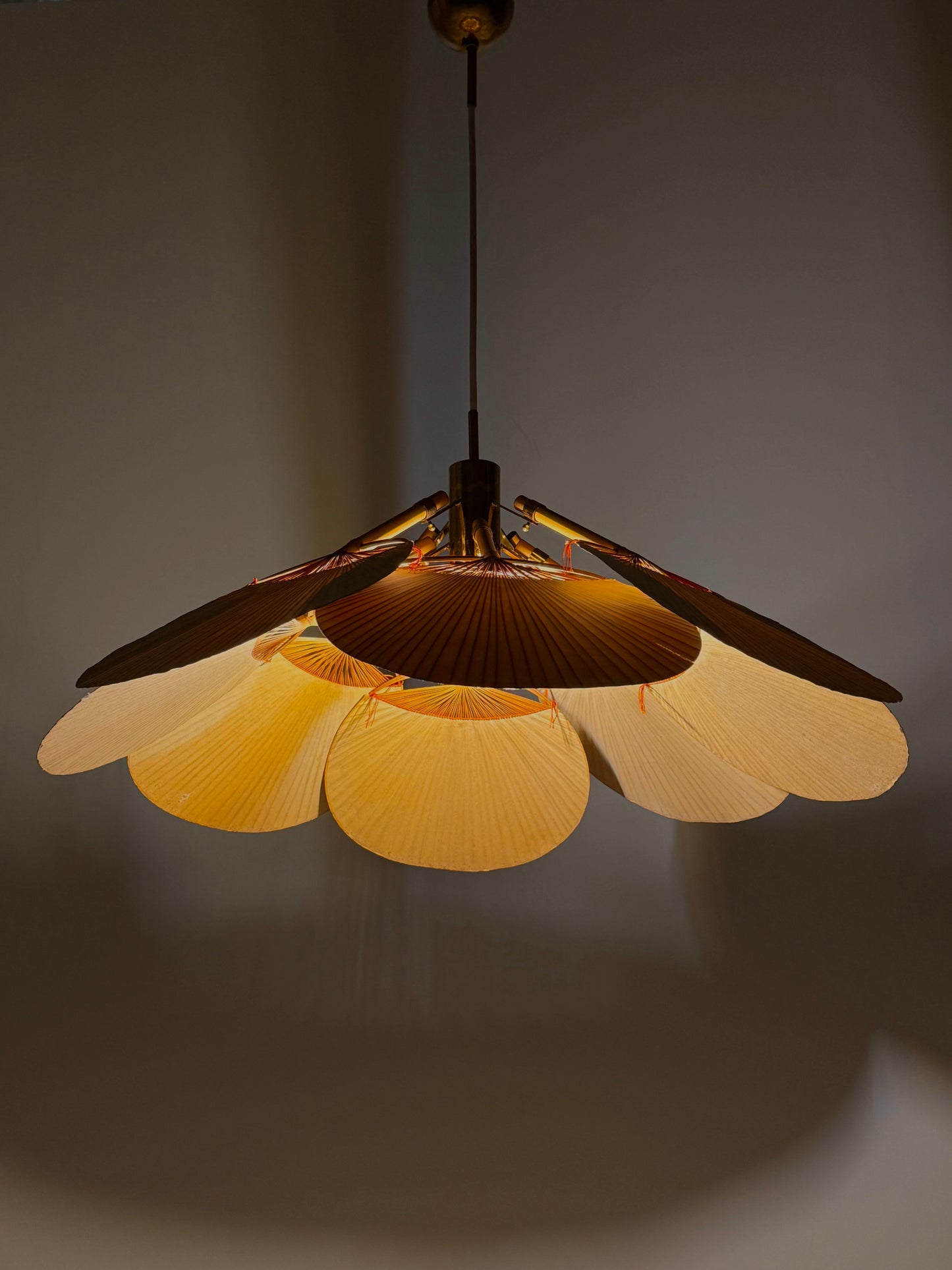 Uchiwa hanglamp door Ingo Maurer