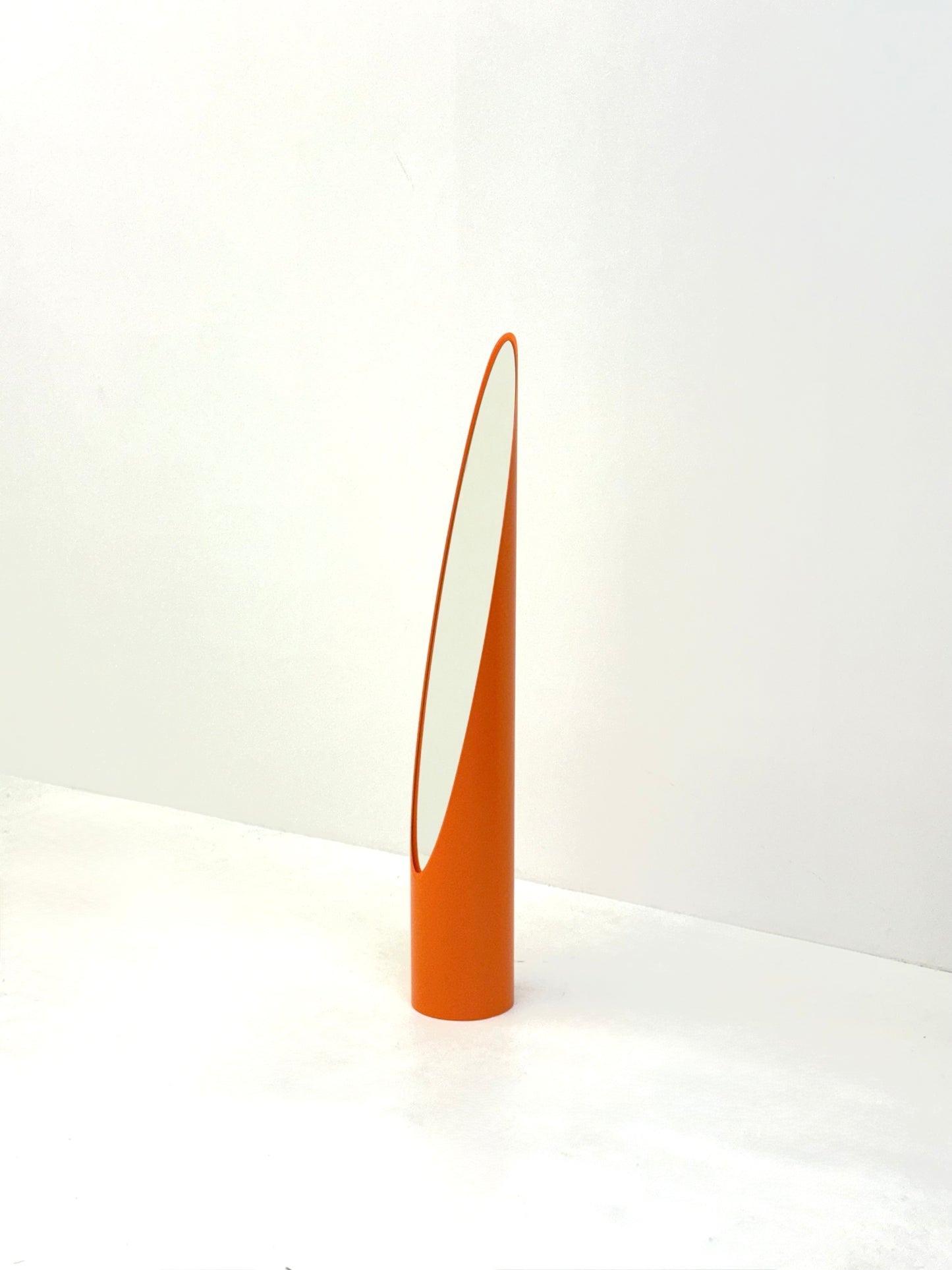 Unghia spiegel oranje van Rodolfo Bonetto Lipstick mirror