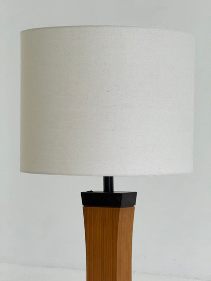 Italiaanse Mid Century tafellamp van teakhout