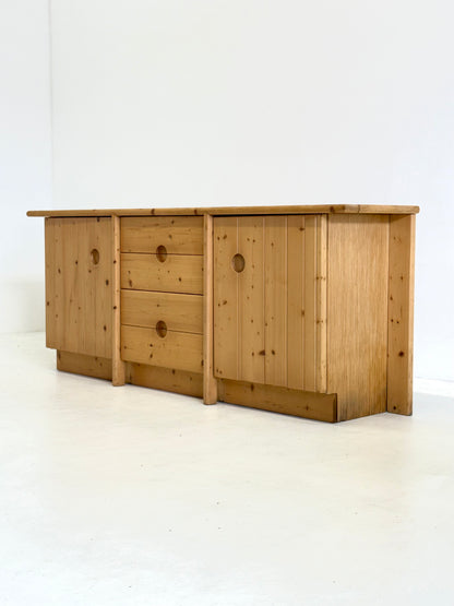 Grenenhout dressoir van Charlotte Perriand voor Les Arcs