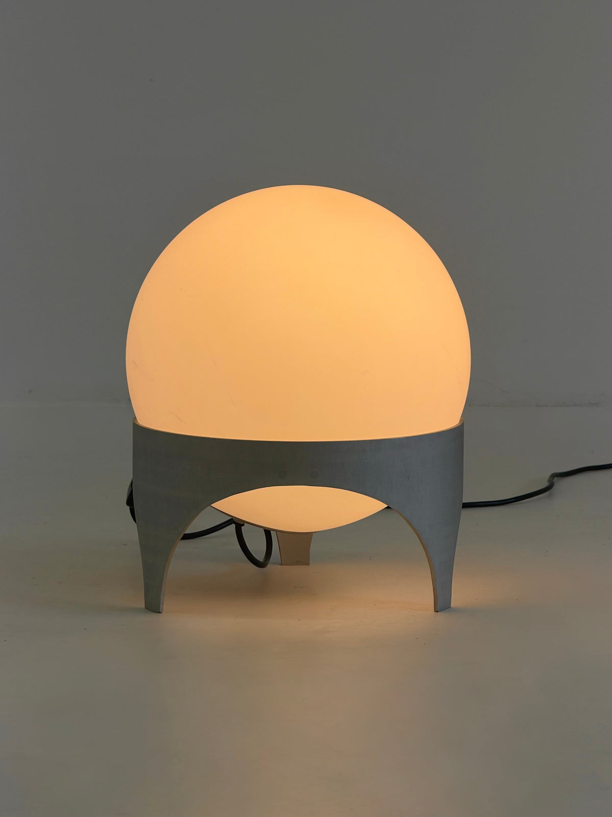 Vintage Space Age Tafellamp met Glazen Bol en Aluminium Voet