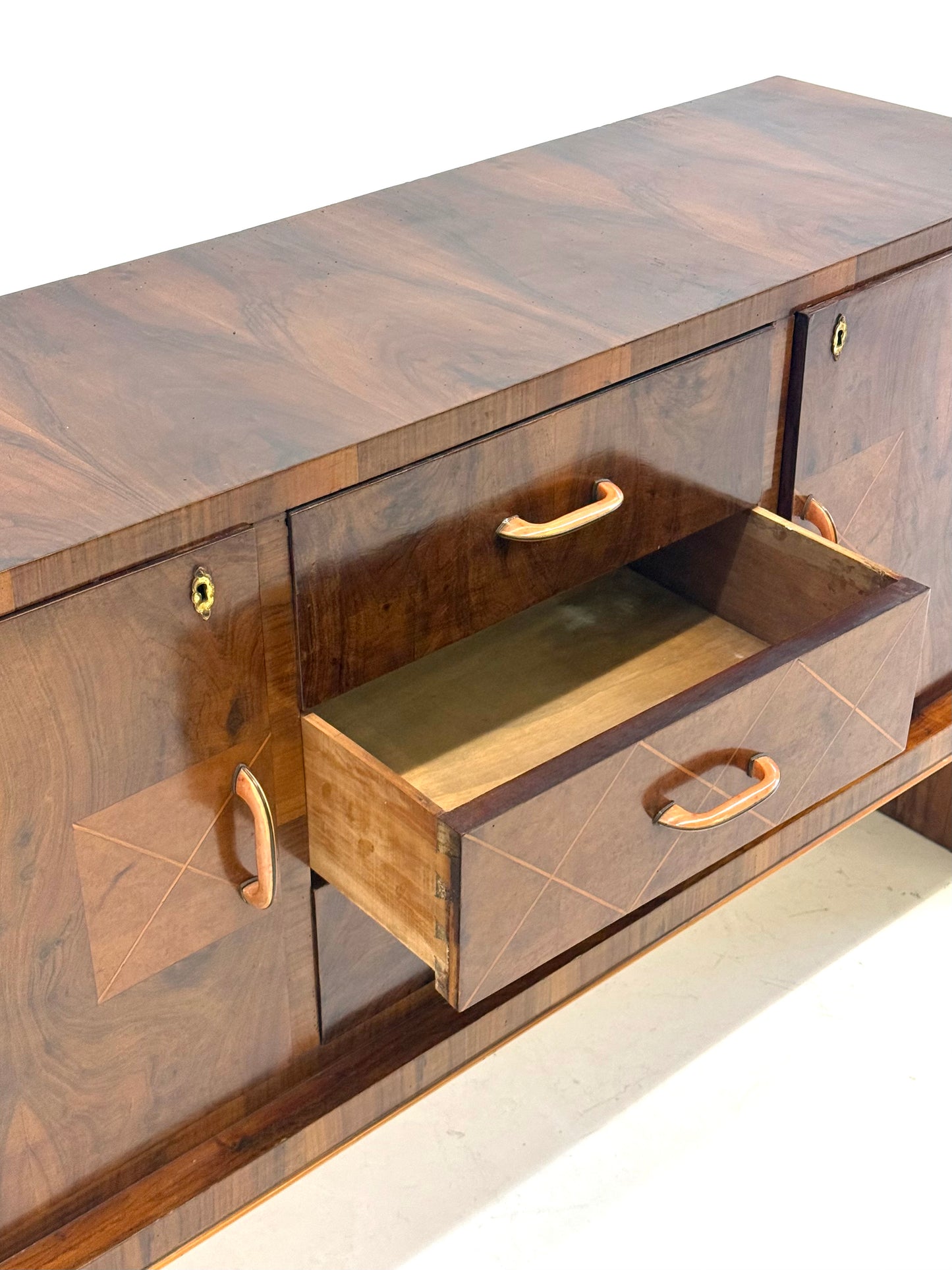 Italiaanse walnoot Art Deco / Art Nouveau dressoir