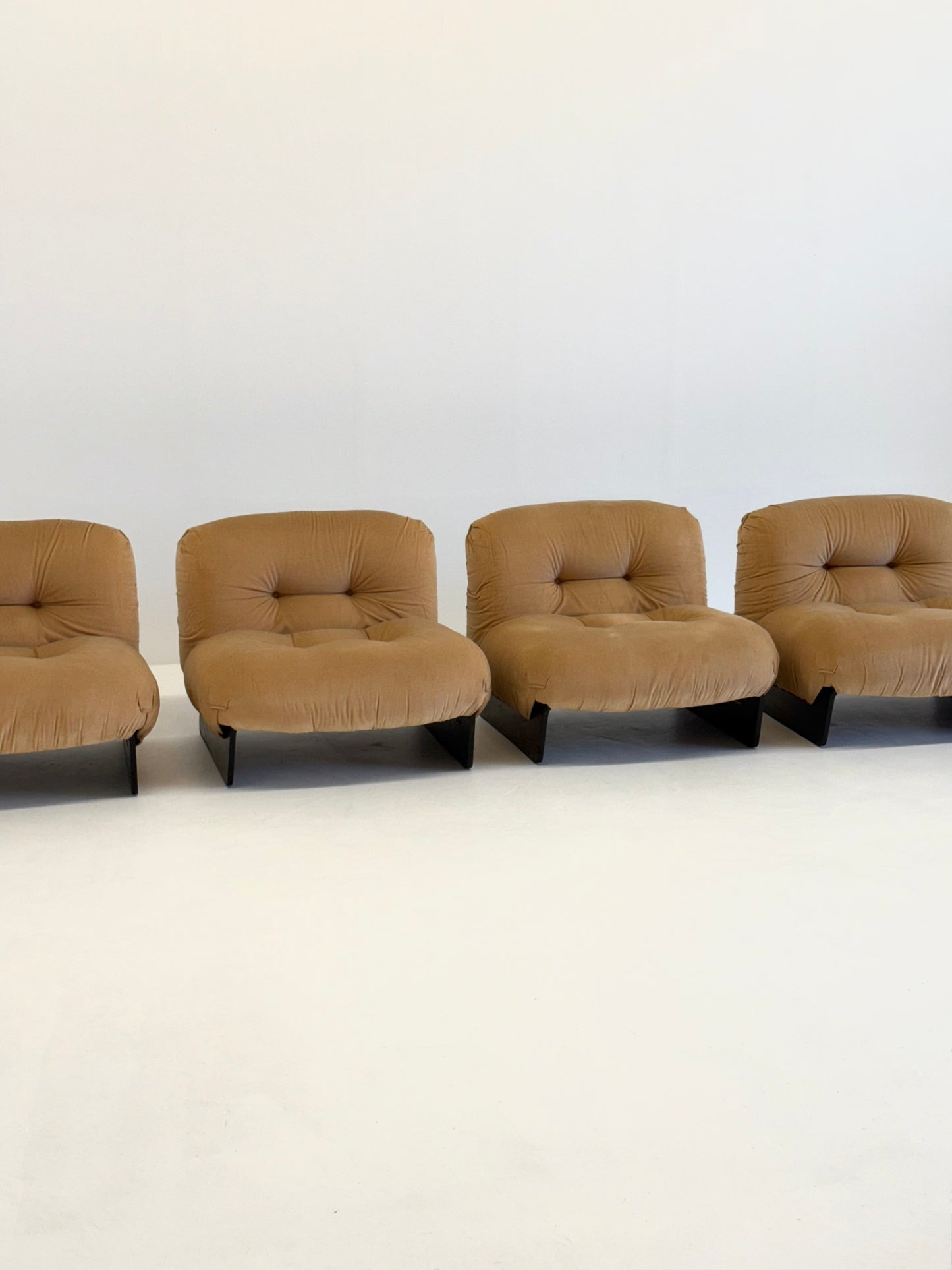 Vier modulaire fauteuils door Giuseppe Munari voor Poltrona Munari
