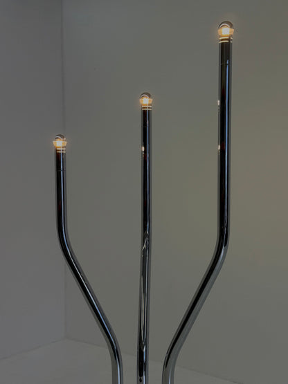 Chromen buisframe design vloerlamp door Goffredo Reggiani