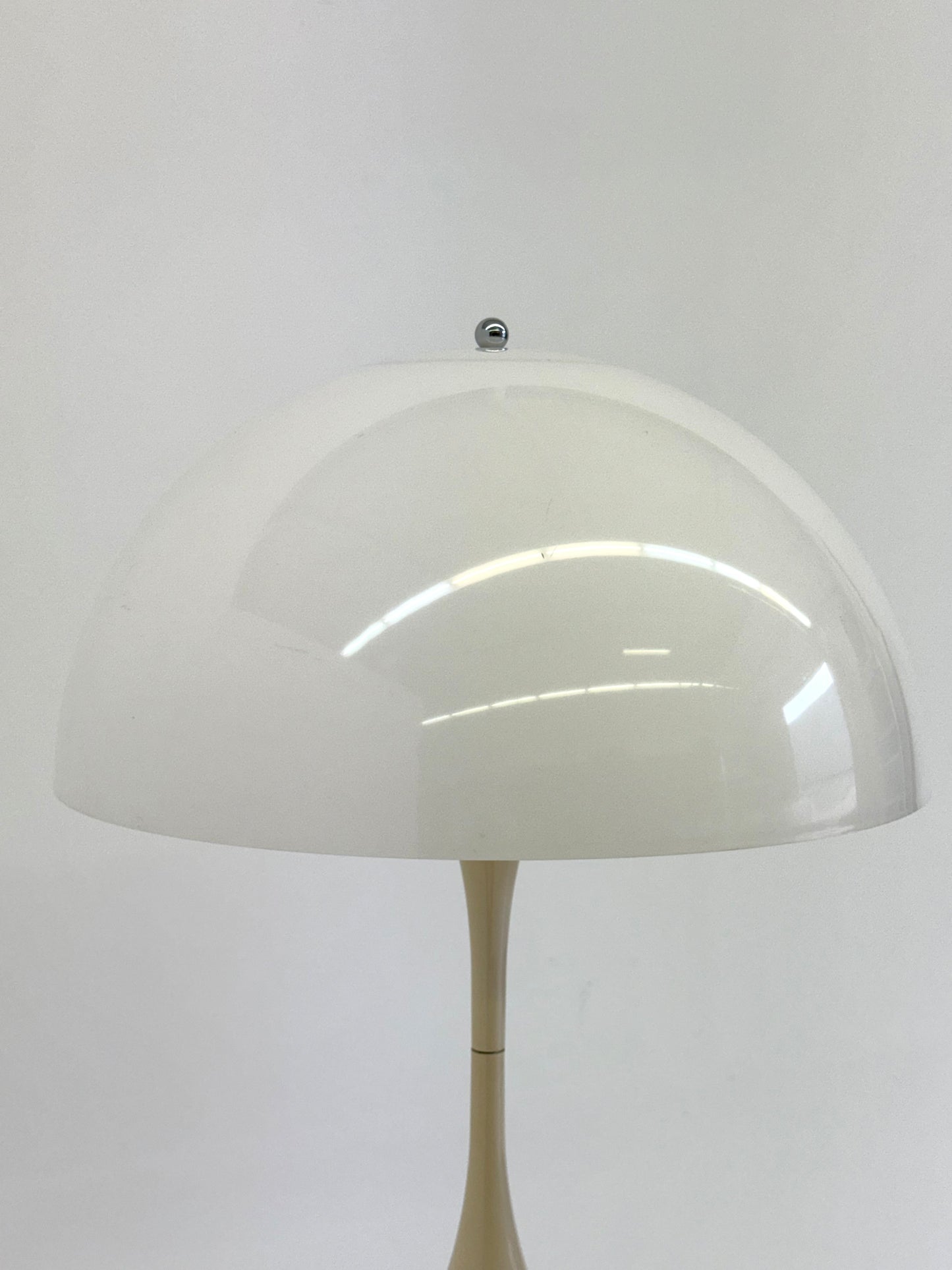 Louis Poulsen Panthella tafellamp door Verner Panton