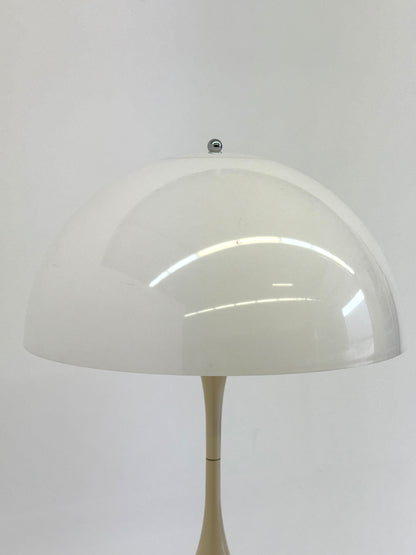 Louis Poulsen Panthella tafellamp door Verner Panton