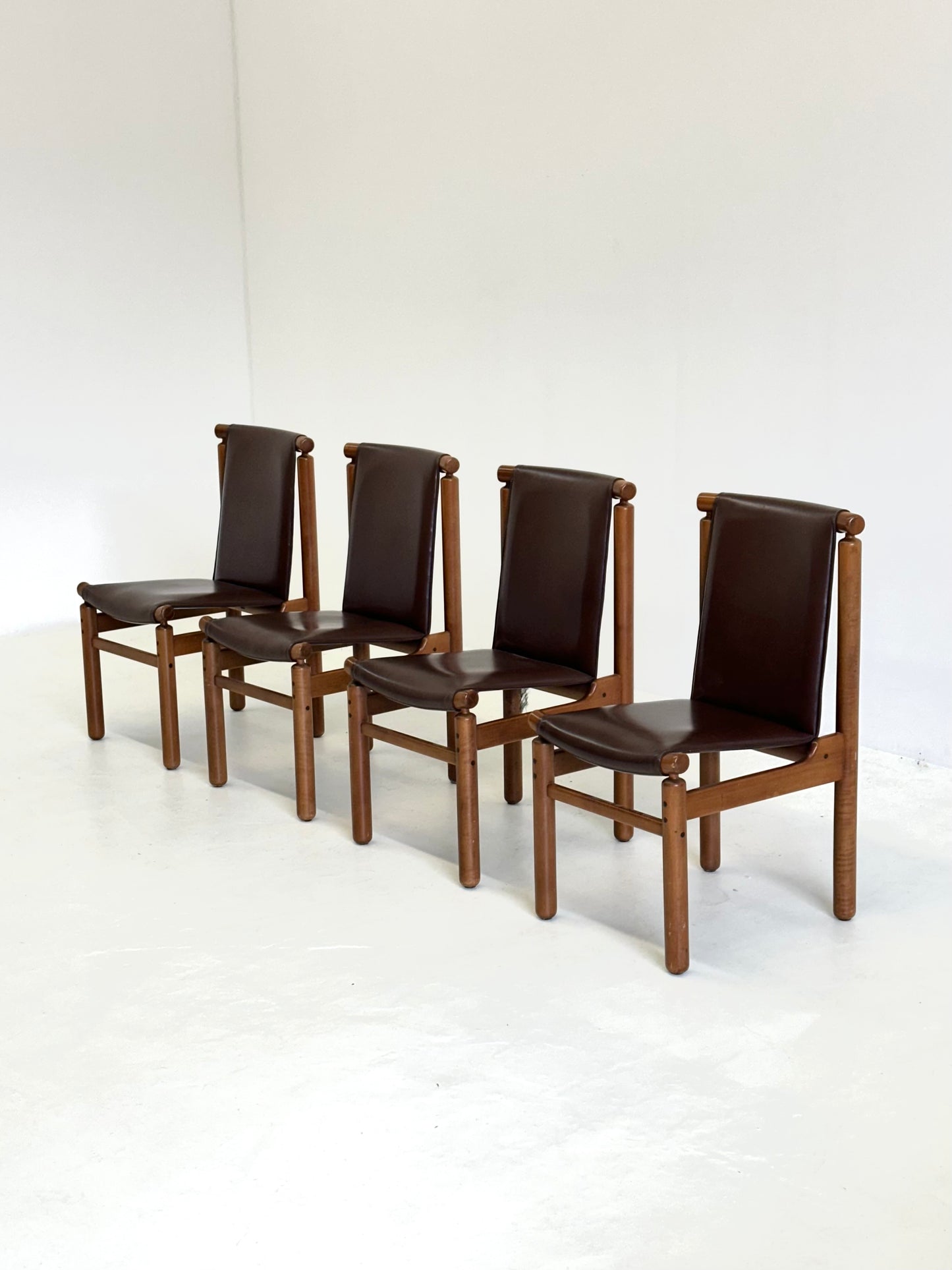 Set Tapiovaara eetkamerstoelen van La Permanente Cantù