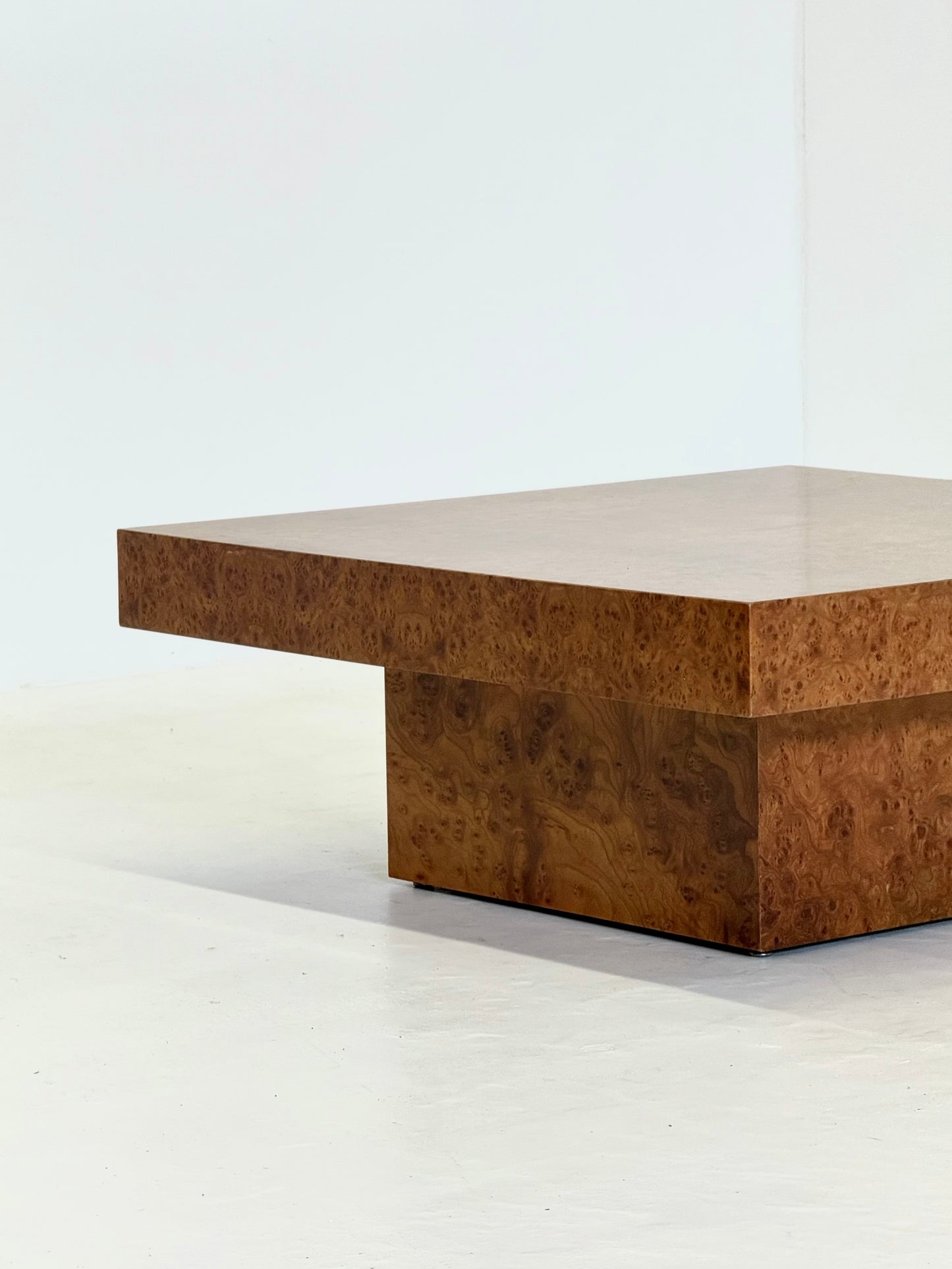 Vierkante salontafel van Fratelli Turri met wortelhout
