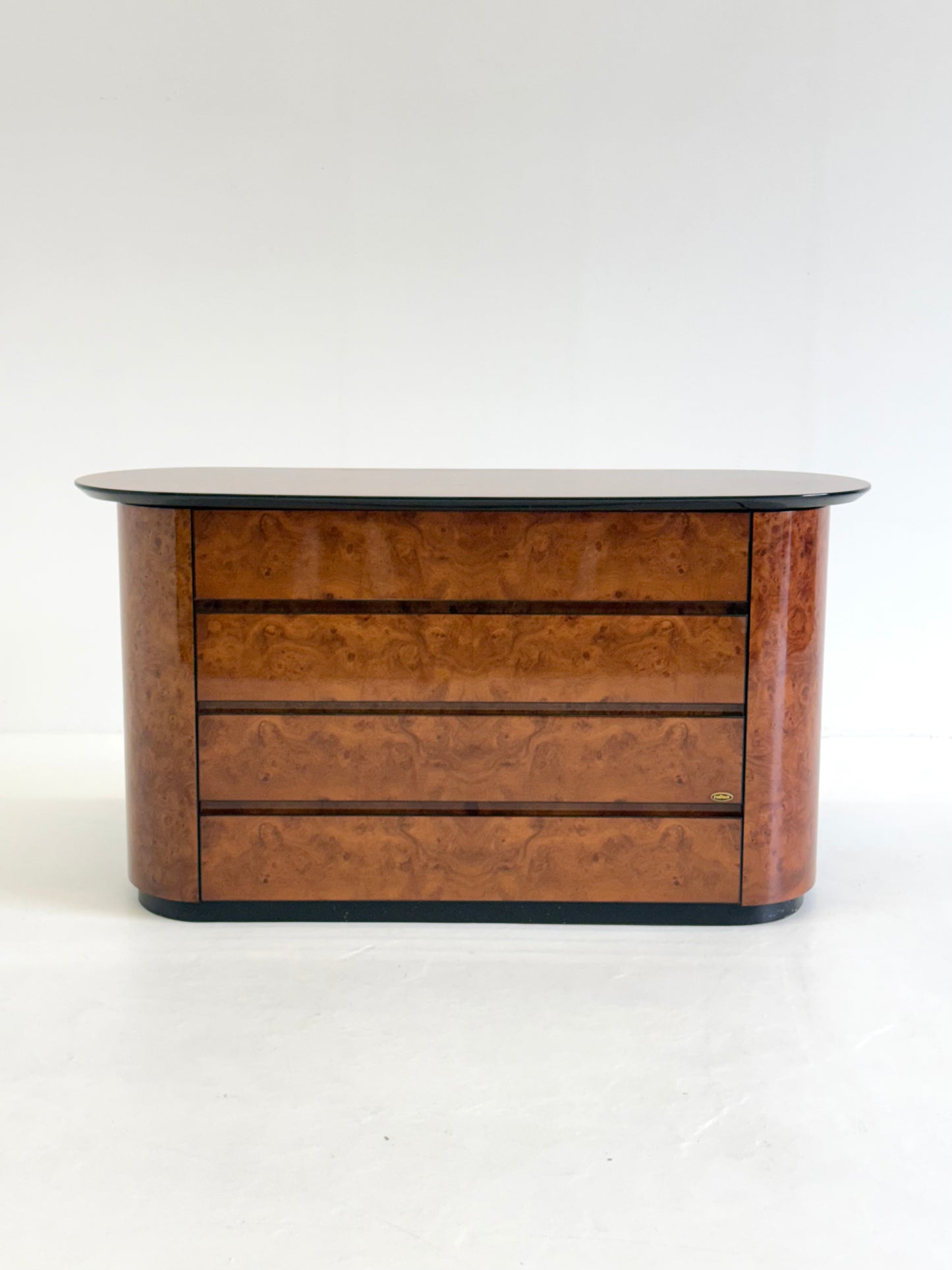 Vintage Ladekast van Voltan van gelakt Wortelhout met bar