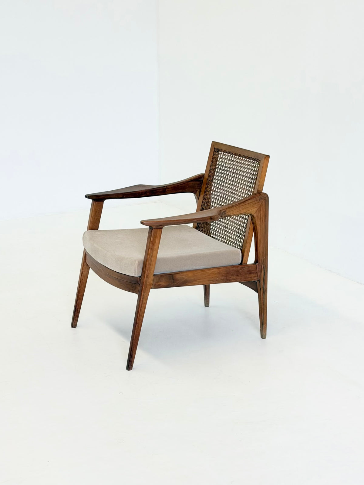 Mid Century Fauteuils van Notenhout en Rotan met Mohair