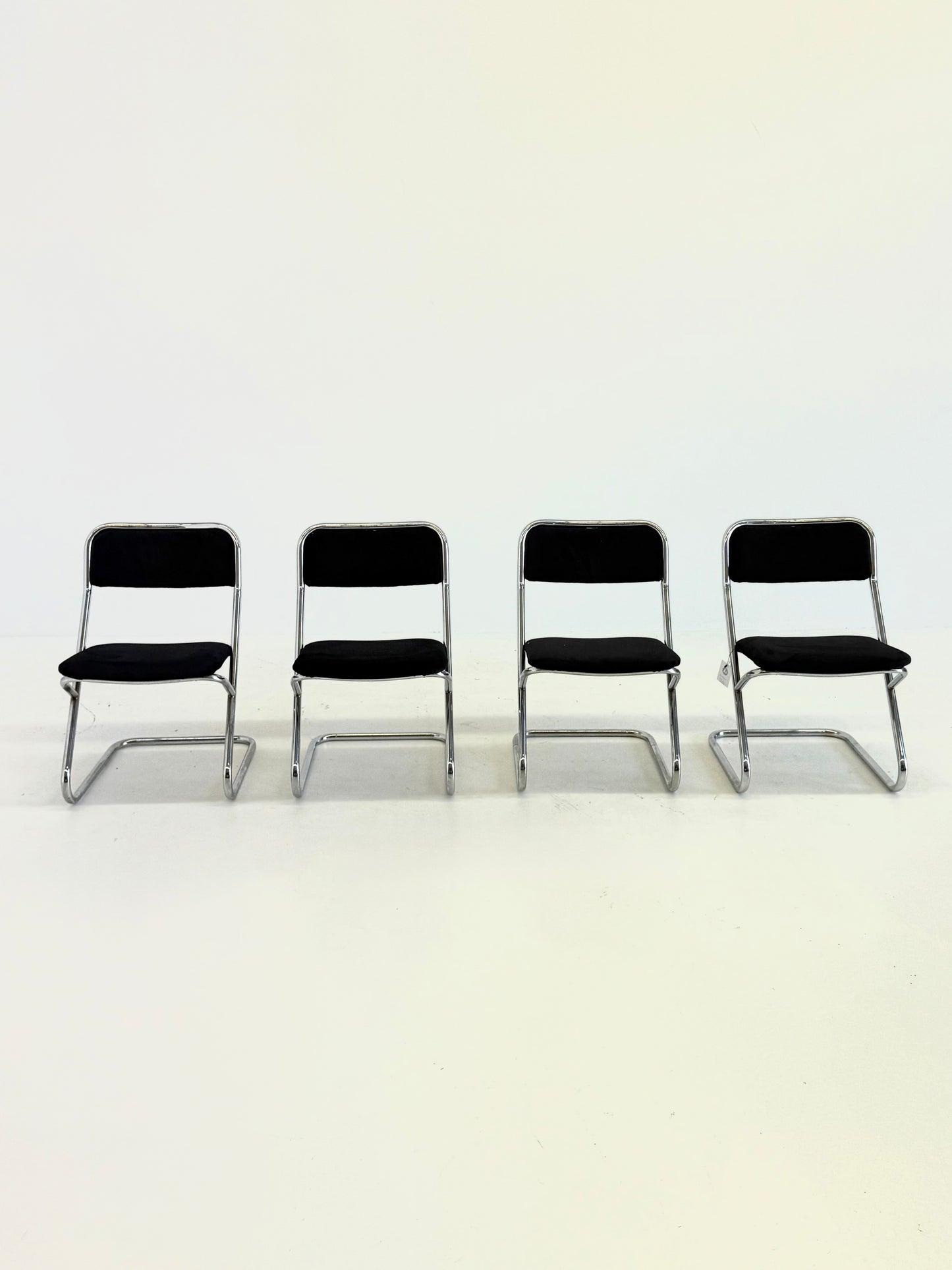 Set van 4 vintage buisframe eetkamerstoelen in zwart velvet