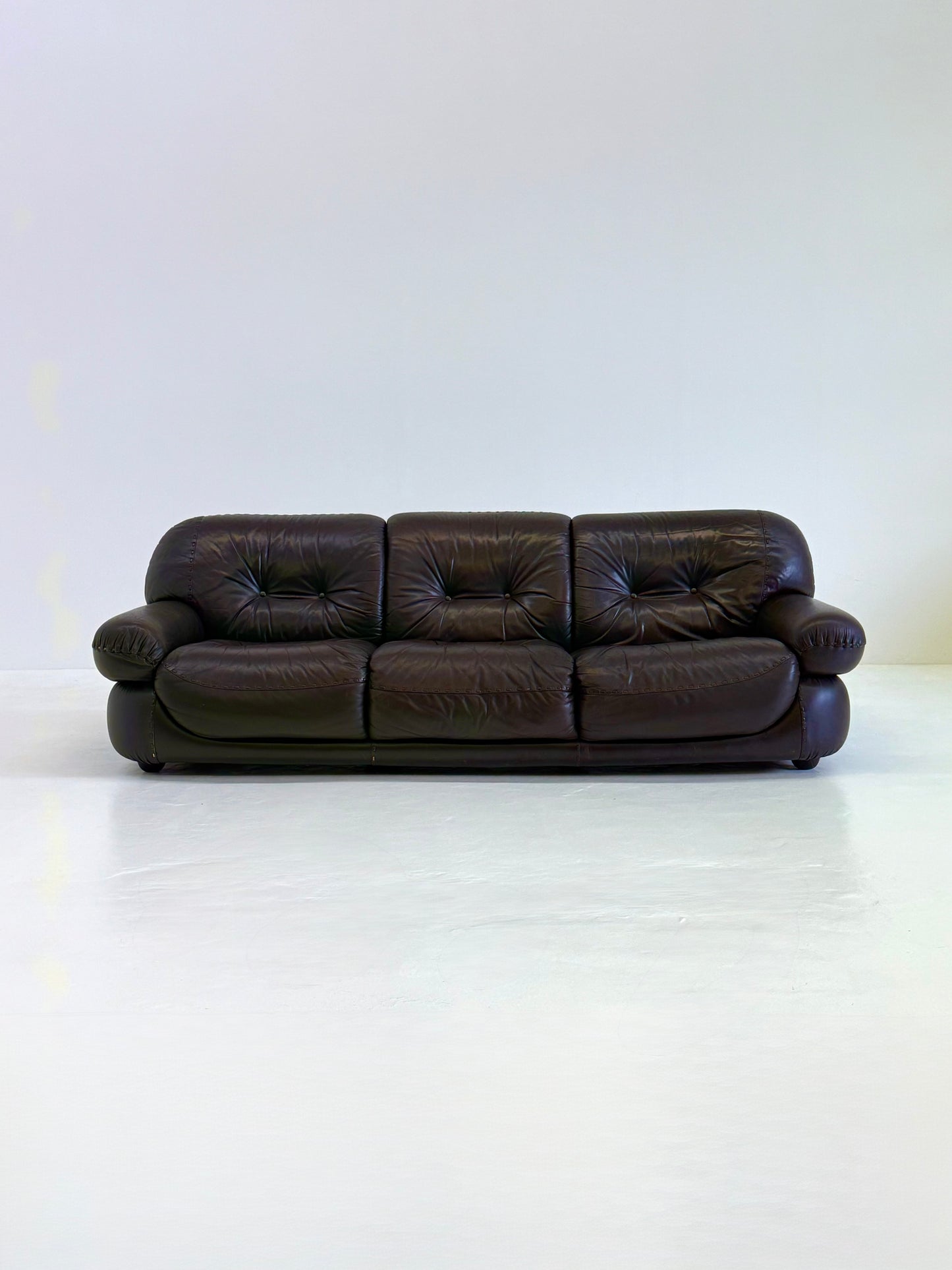 Donkerbruine leren Sapporo 3-zitsbank voor Mobil Girgi