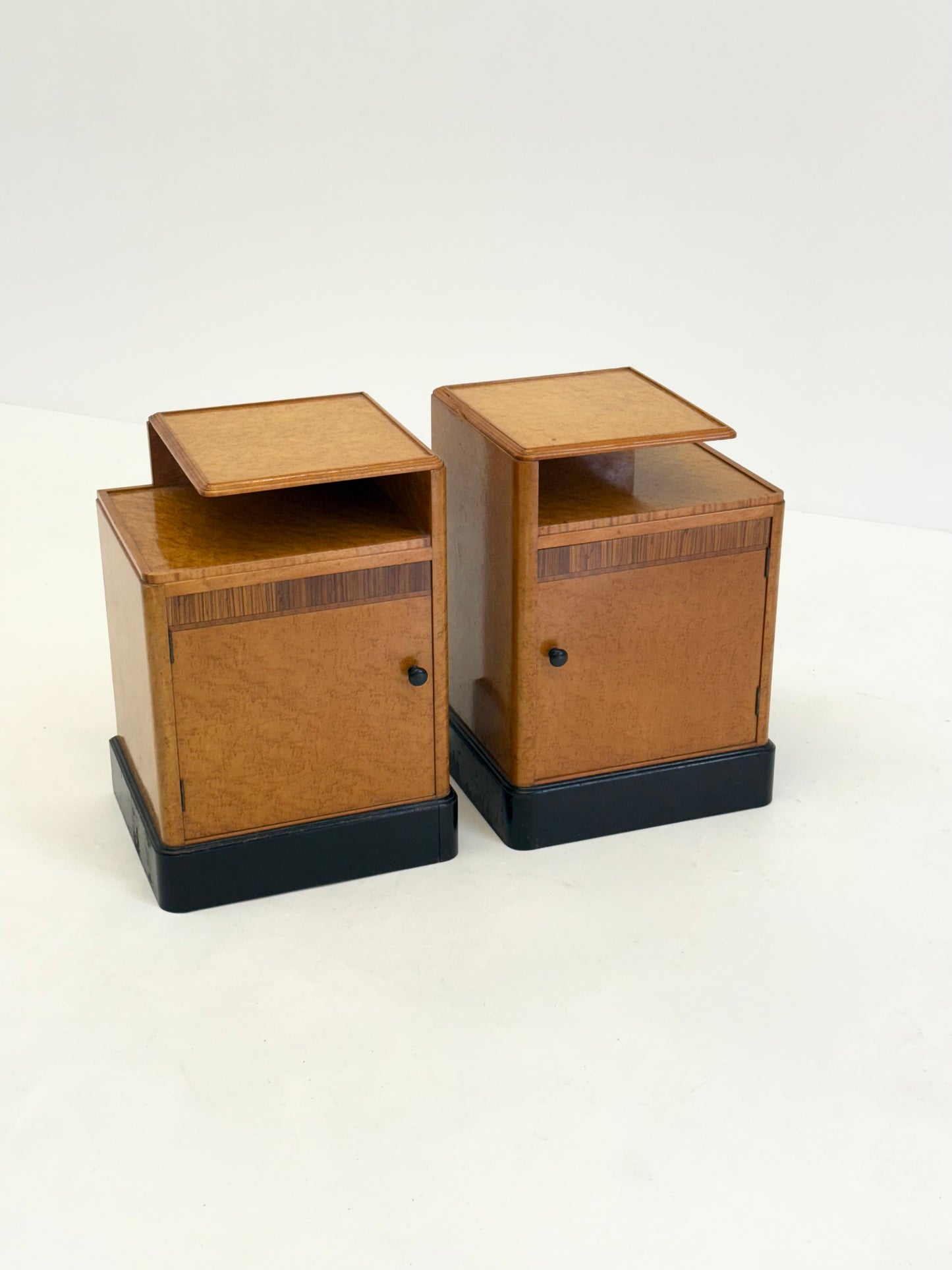 Set van 2 Art Deco nachtkastjes in wortel esdoornfineer