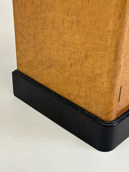 Set van 2 Art Deco nachtkastjes in wortel esdoornfineer