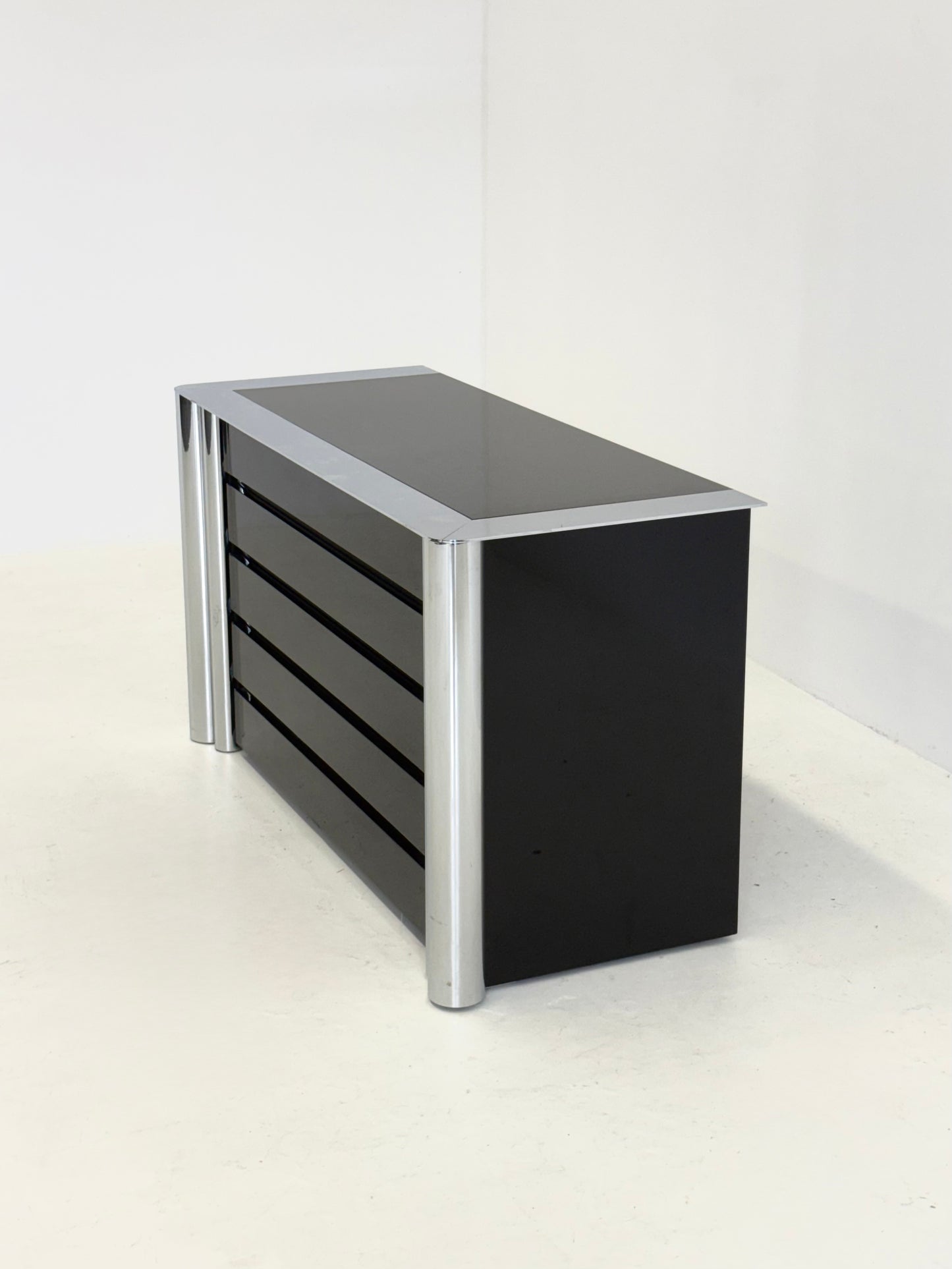 Zwart dressoir van Antonello Mosca voor Cinova