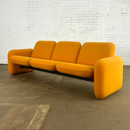 Chiclet bank van Ray Wilkes voor Herman Miller