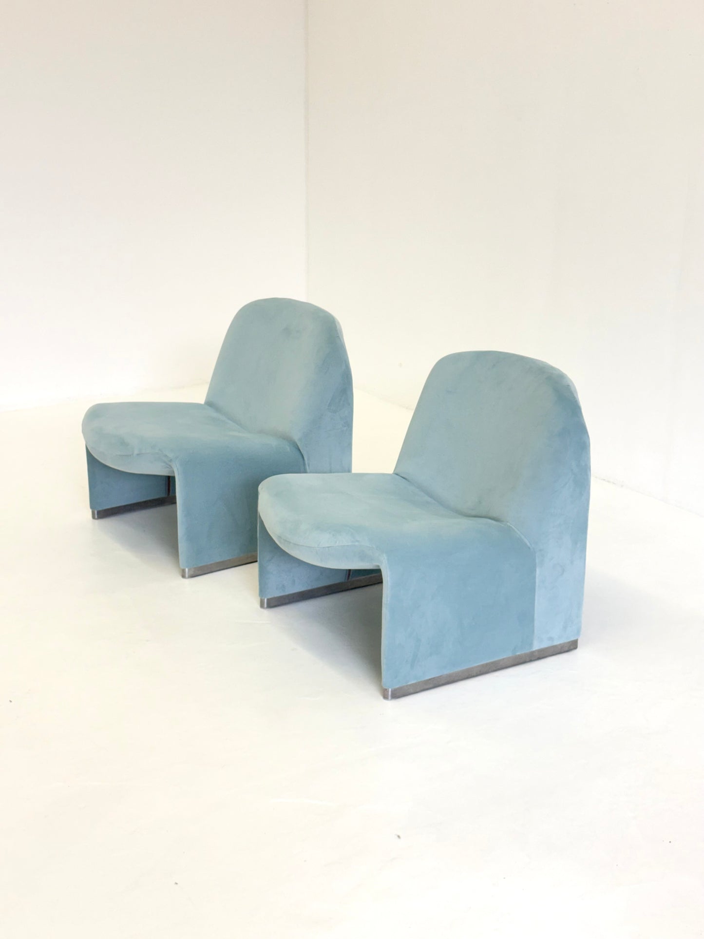 Anonima Castelli Alky Fauteuil in Babyblauw Velvet