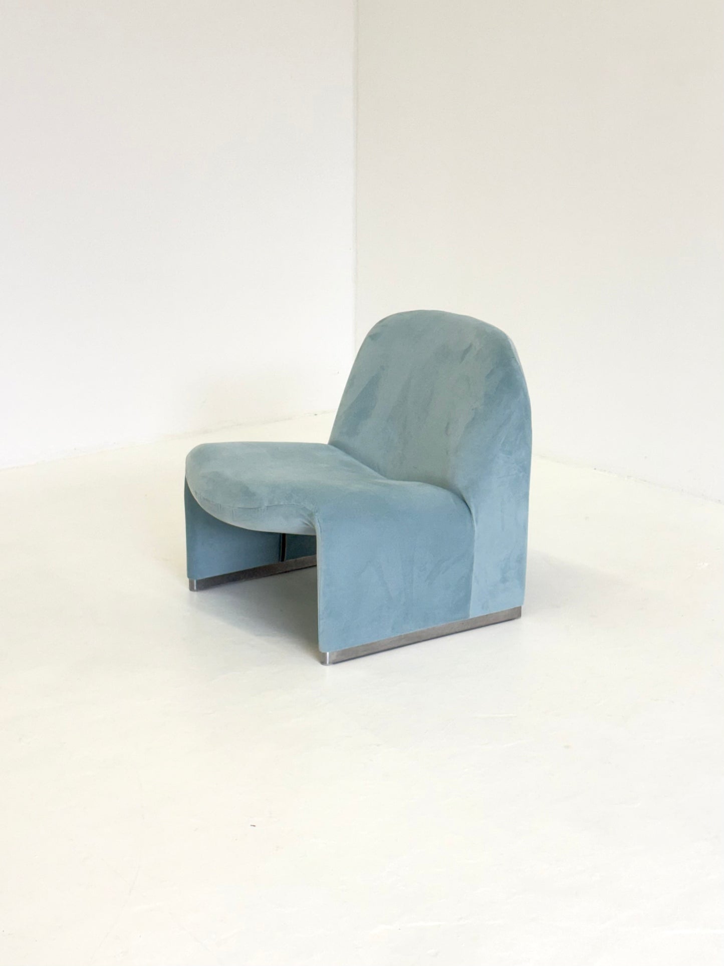 Anonima Castelli Alky Fauteuil in Babyblauw Velvet