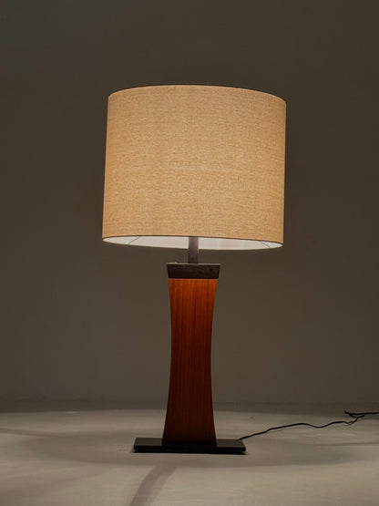 Italiaanse Mid Century tafellamp van teakhout