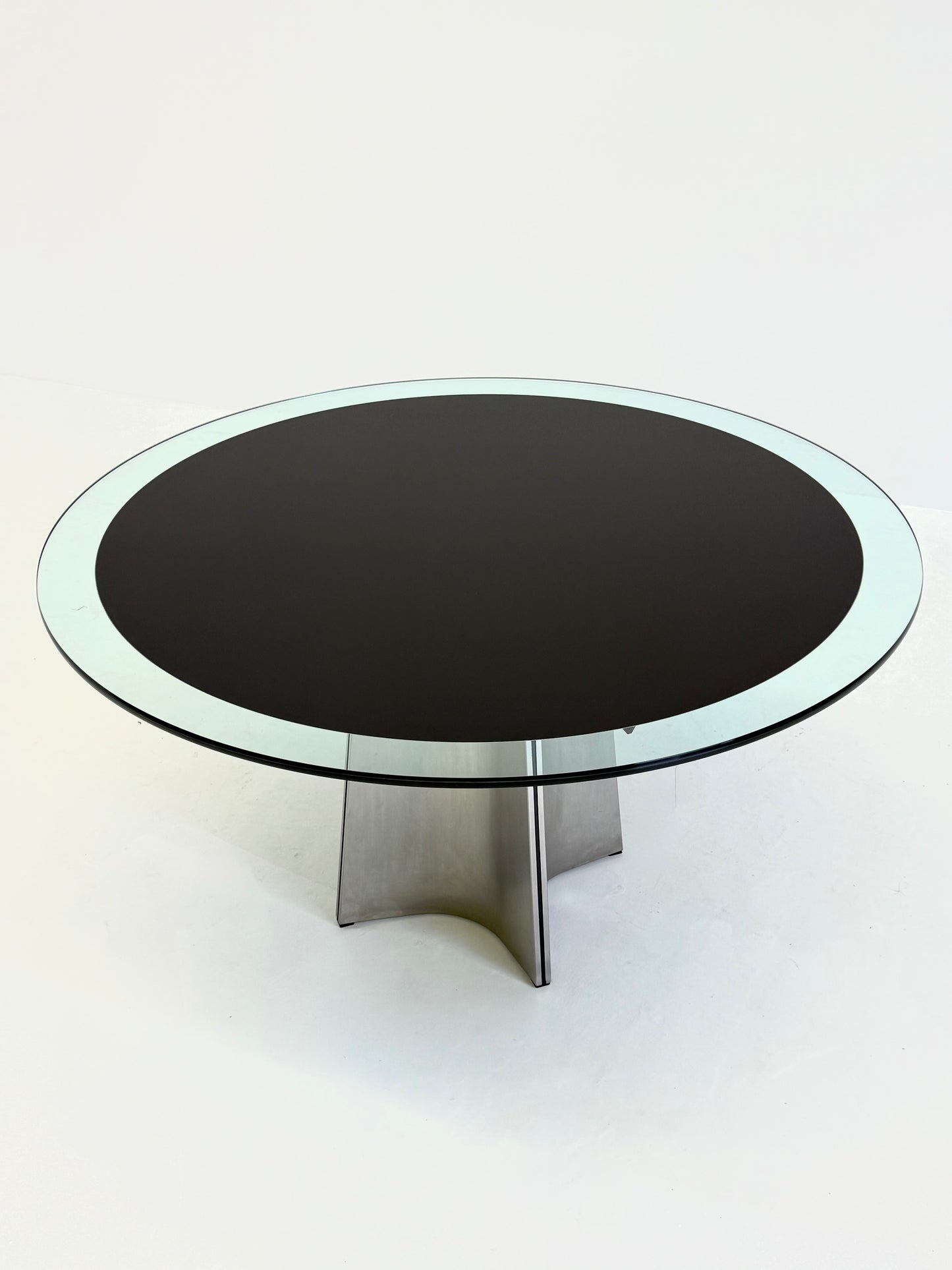 UFO eettafel van Luigi Saccardo voor Arrmet