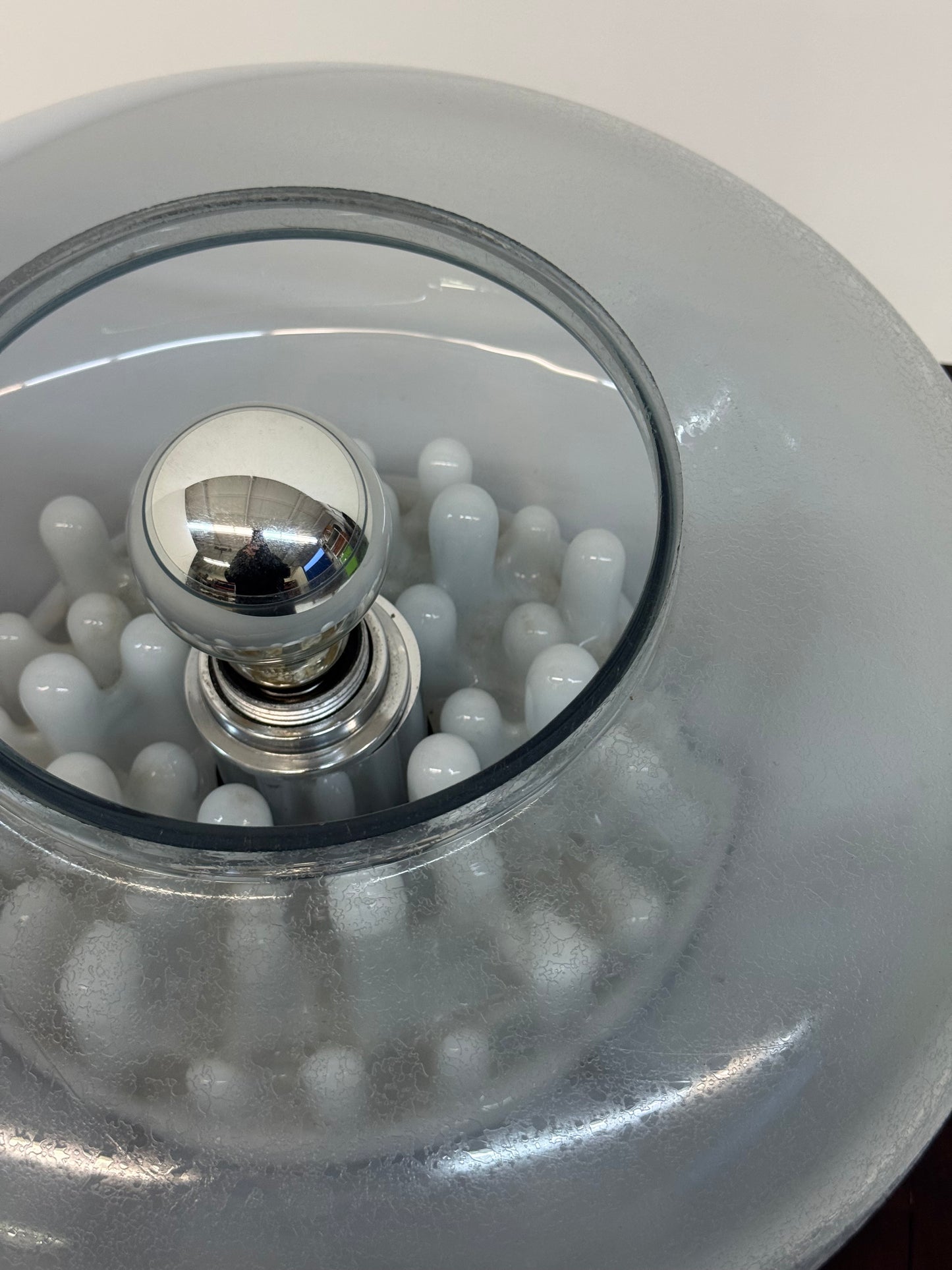 Italiaanse bolvormige space age Murano glazen lamp