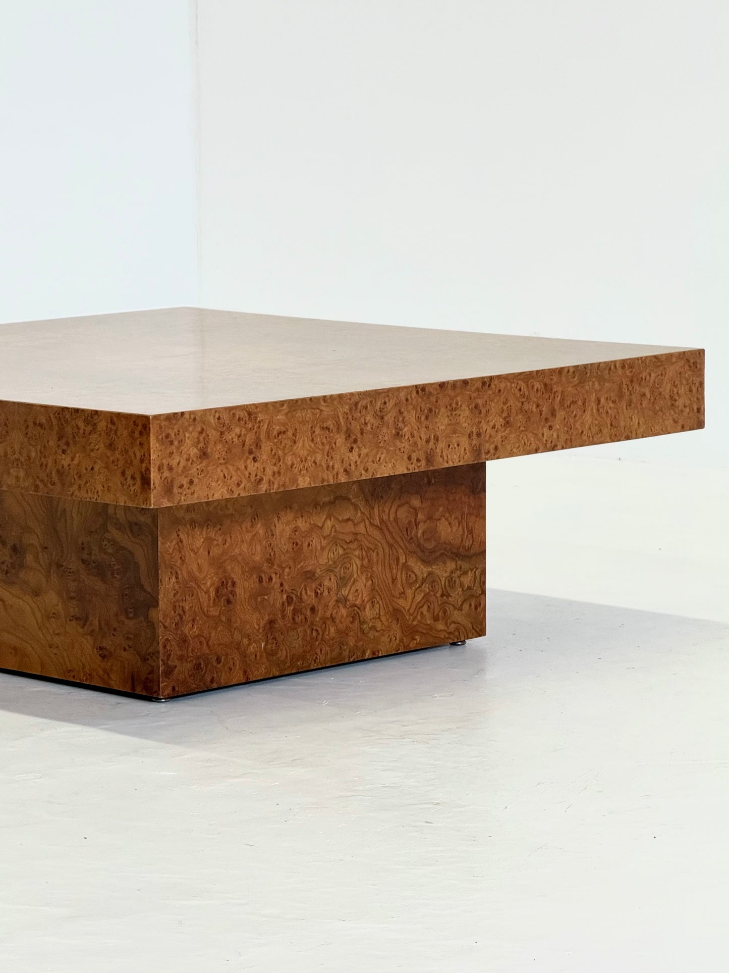 Vierkante salontafel van Fratelli Turri met wortelhout