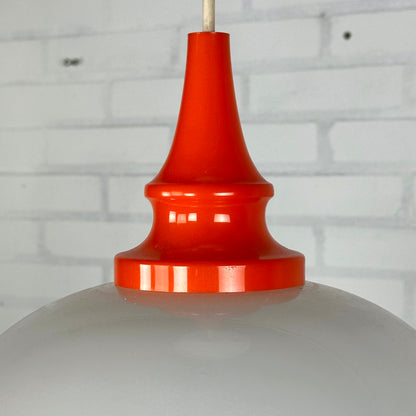 Space age hanglamp met melk glas bol