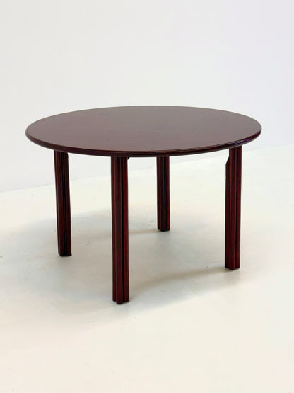 Vintage ronde eettafel in bordeaux rood