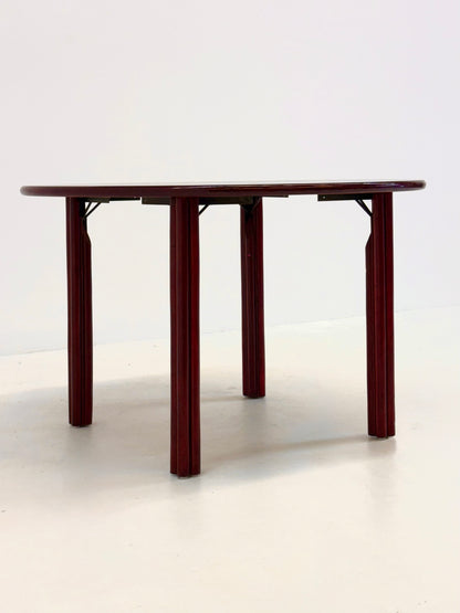 Vintage ronde eettafel in bordeaux rood