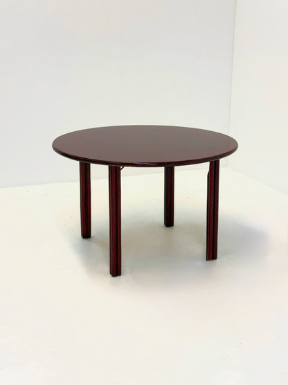 Vintage ronde eettafel in bordeaux rood