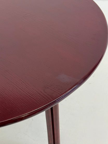 Vintage ronde eettafel in bordeaux rood