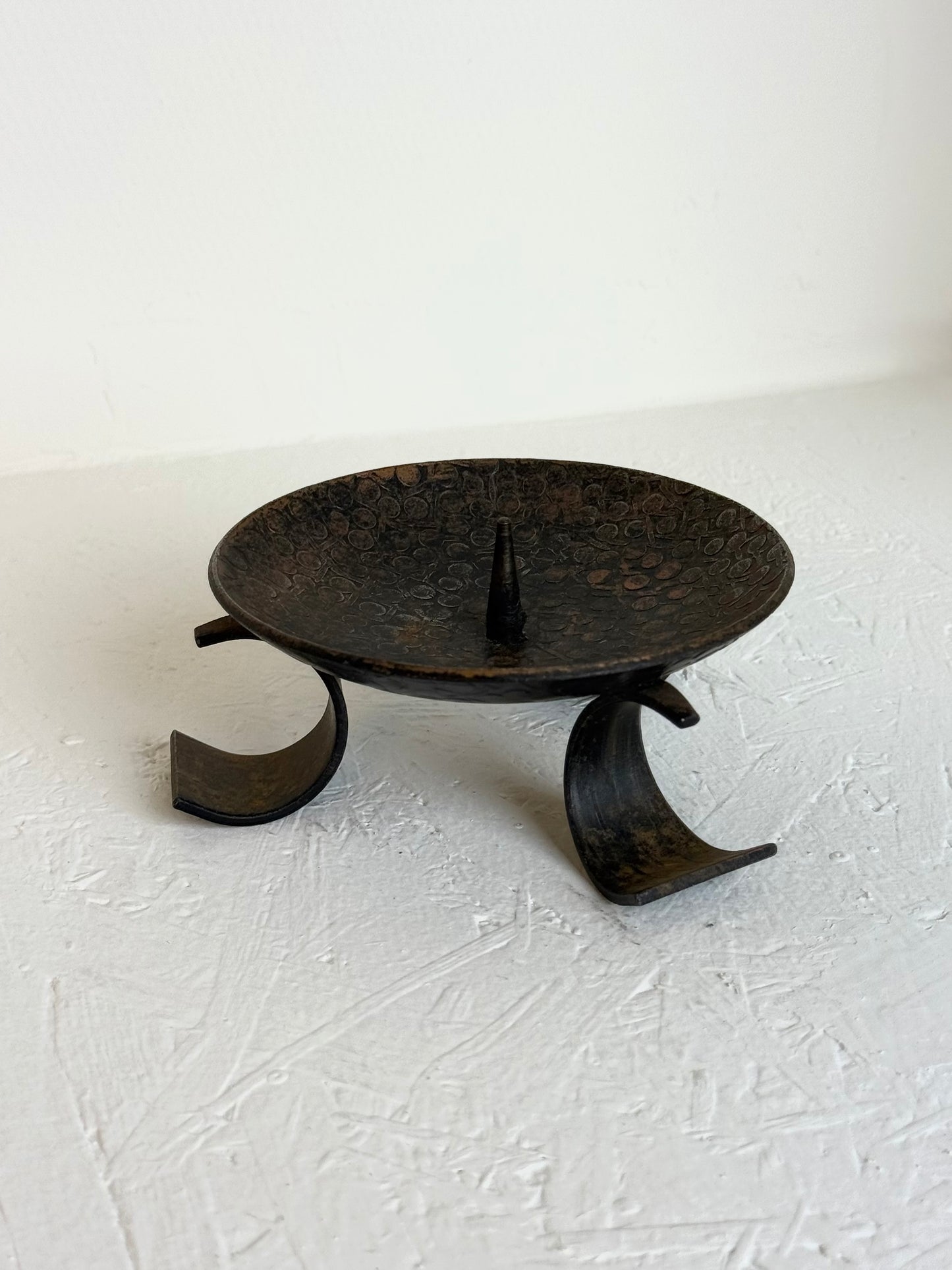 Vintage brutalistische ijzeren kandelaar