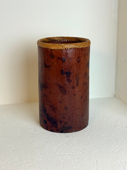 Vintage Wabi-Sabi Ronde langwerpige vaas met rotan