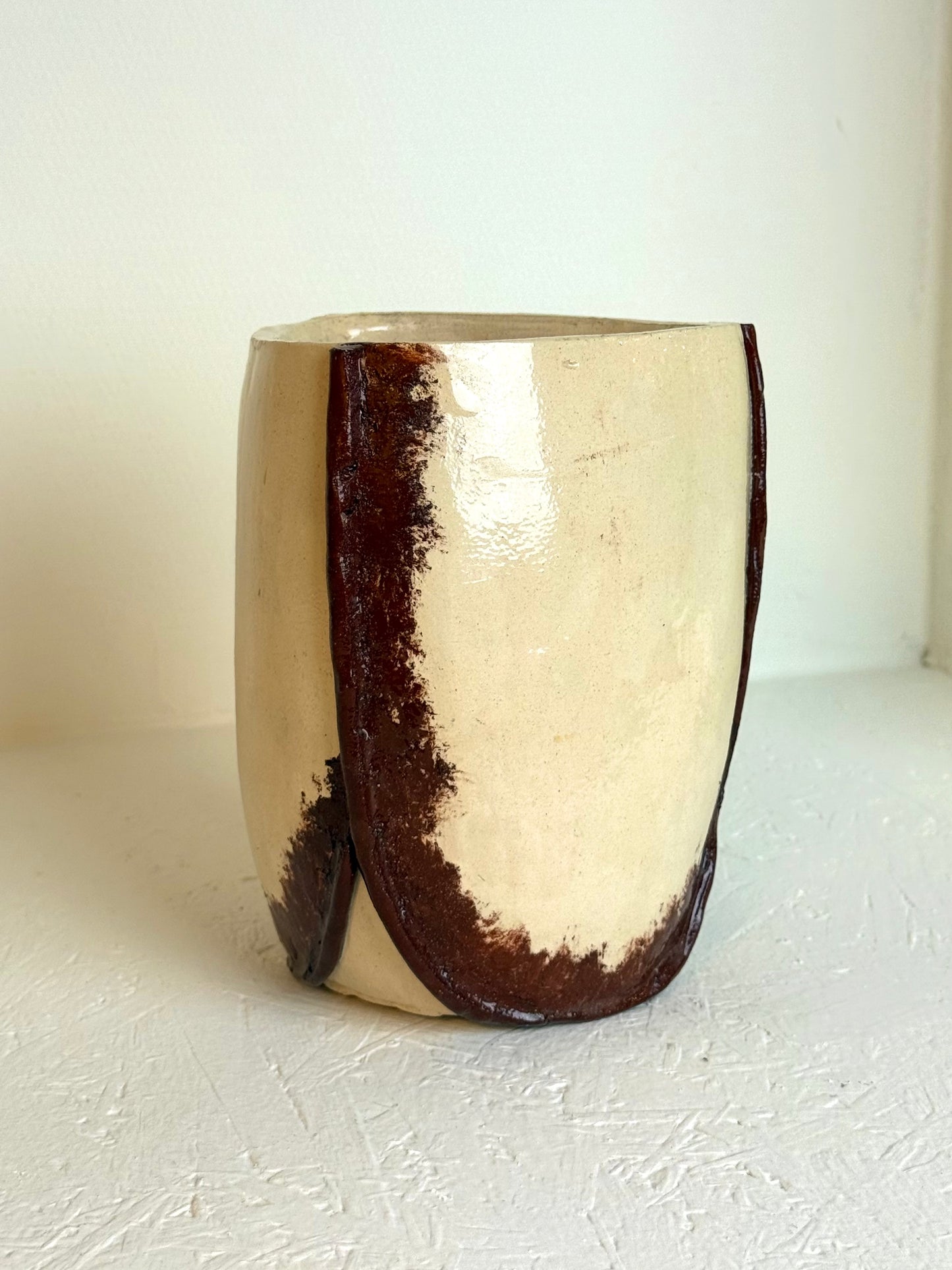 Vintage handgemaakt crèmekleurige & bruine vaas