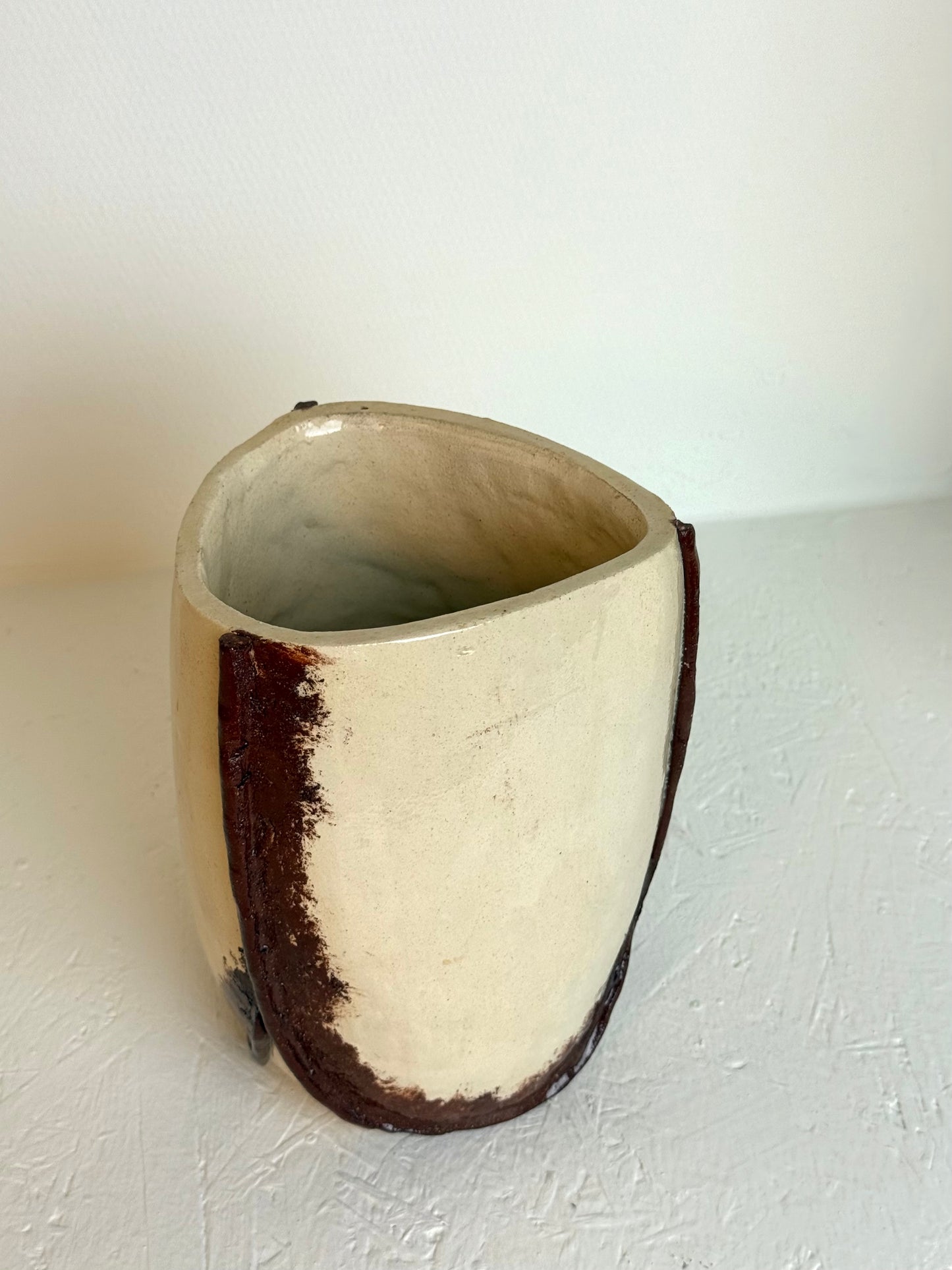 Vintage handgemaakt crèmekleurige & bruine vaas