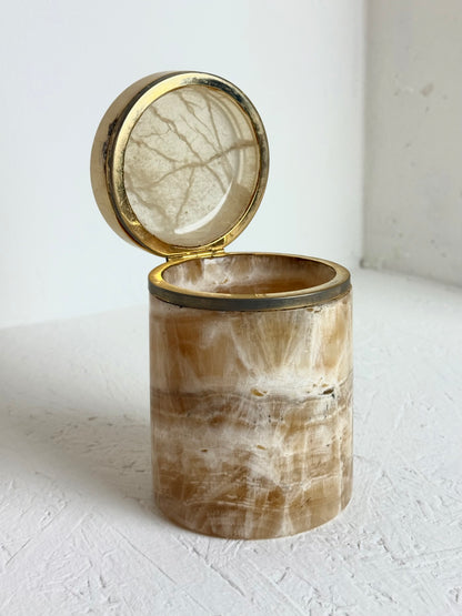 Vintage cilindervormig doos van beige onyx