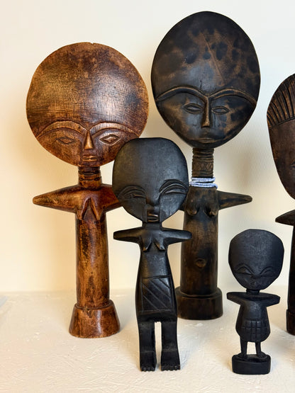 Collectie handgemaakte Ashanti beeldjes hout uit Ghana