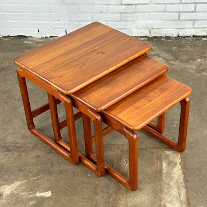 Deens design set teak nesttafels