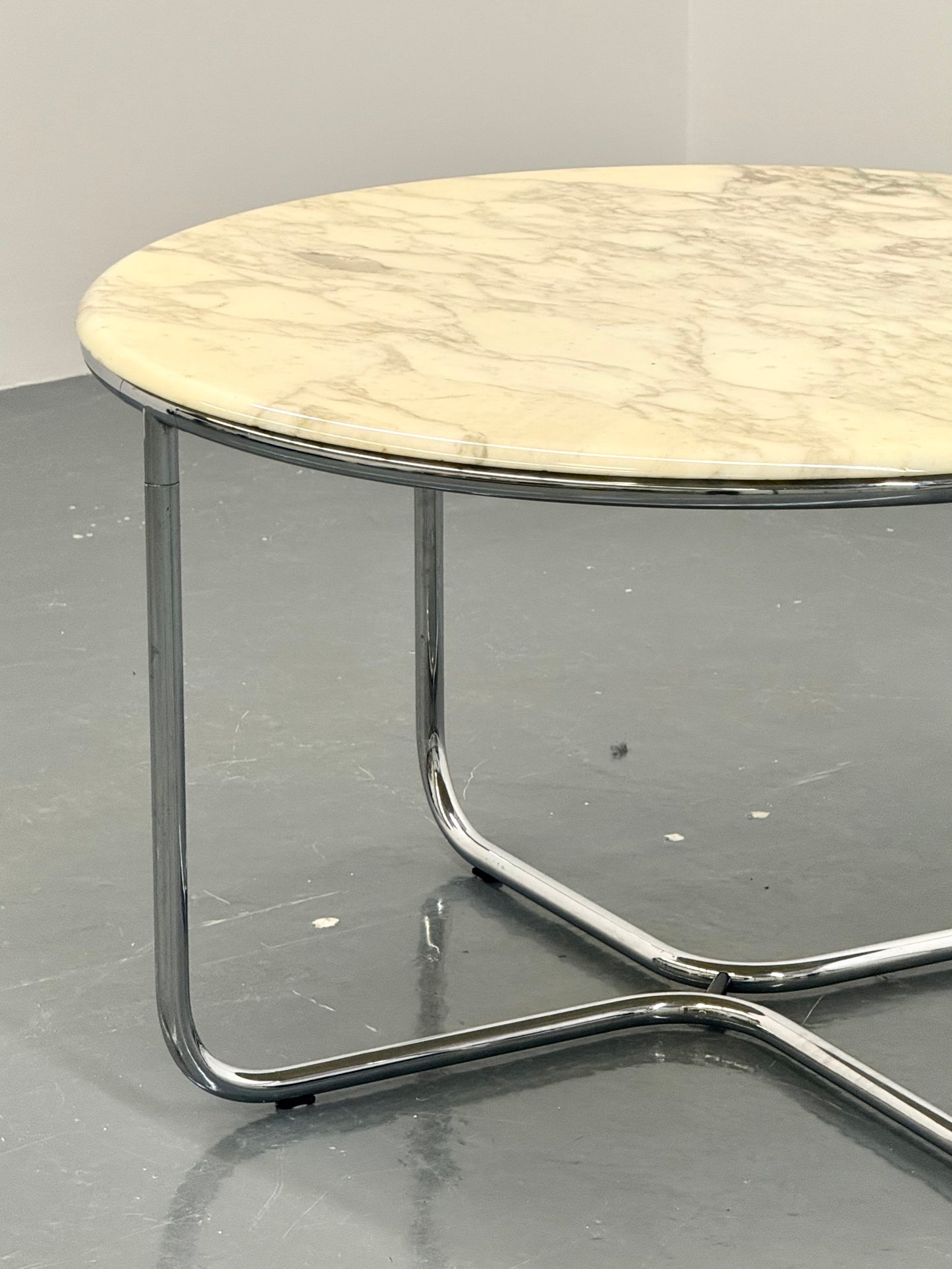 Vintage ronde marmeren eettafel met buisframe onderstel