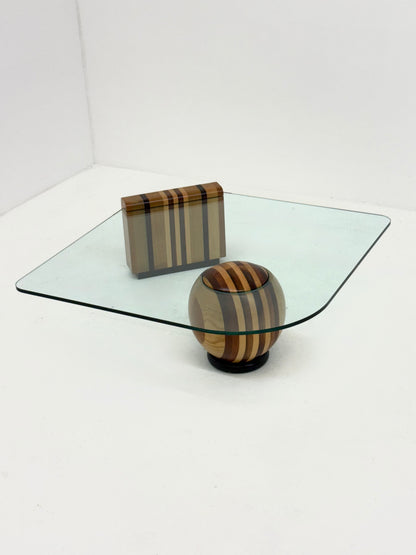 Sculpturale Italiaanse salontafel met geometrisch houten onderstel